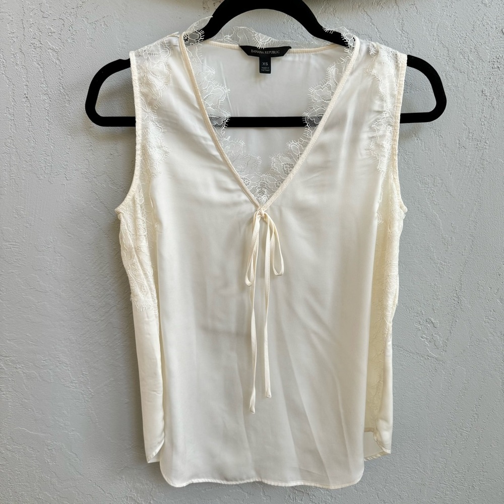 Banana Republic Lace Trim V-neck Camisole Tank